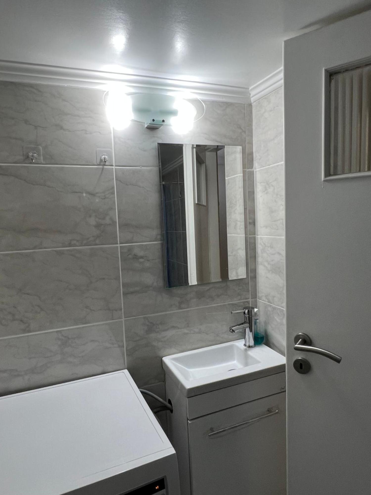 Apartment Jr 2